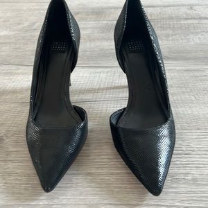 White House Black Market Black 8 1/2 dress shoe